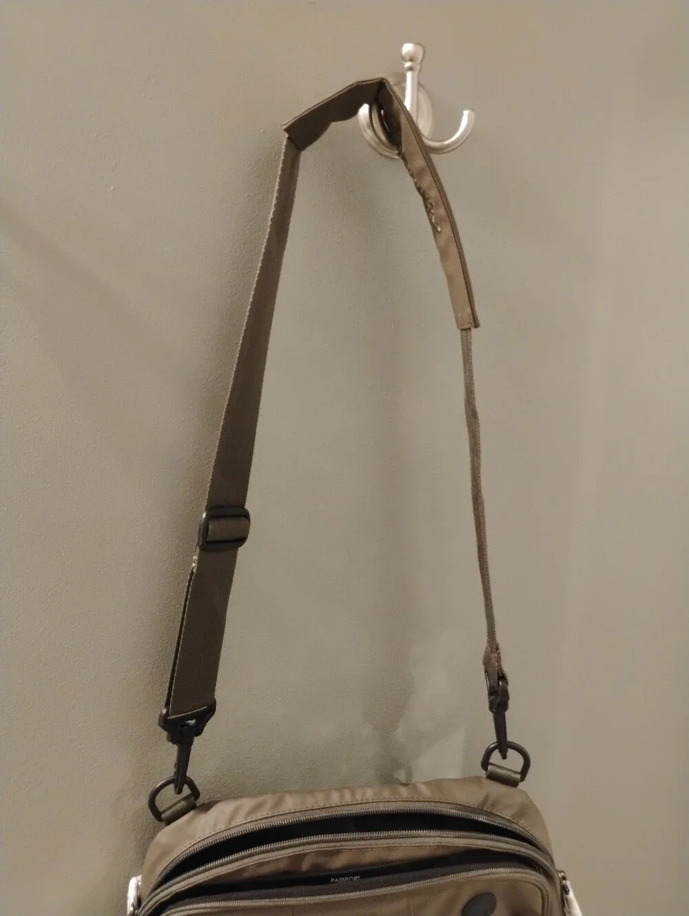 NEW With Tags Genius Pack High Altitude Travel Flight Bag Olive Brown